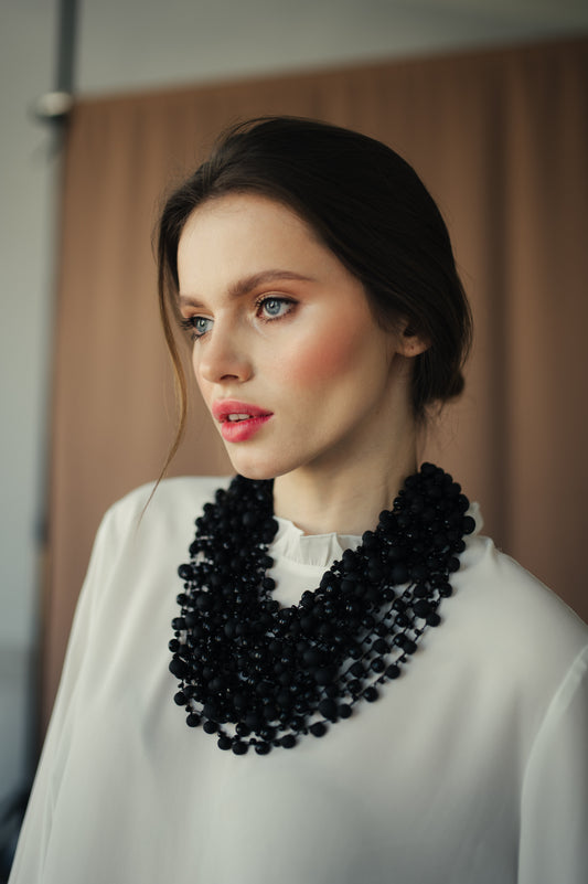 Mysterious black bead necklace with glossy and matte beads