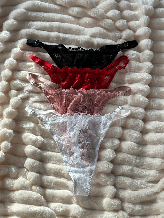 Set of lace panties (4 pcs)