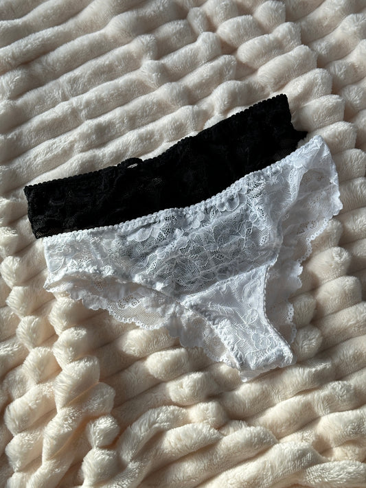 Set of lace panties (2 pcs)