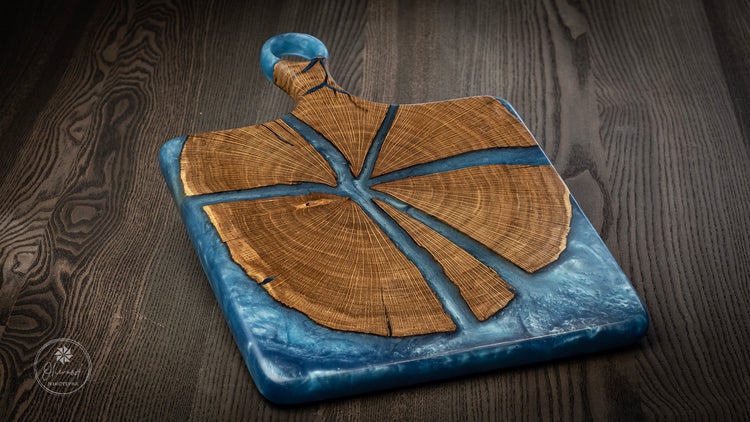 Oak blue serving board with handle