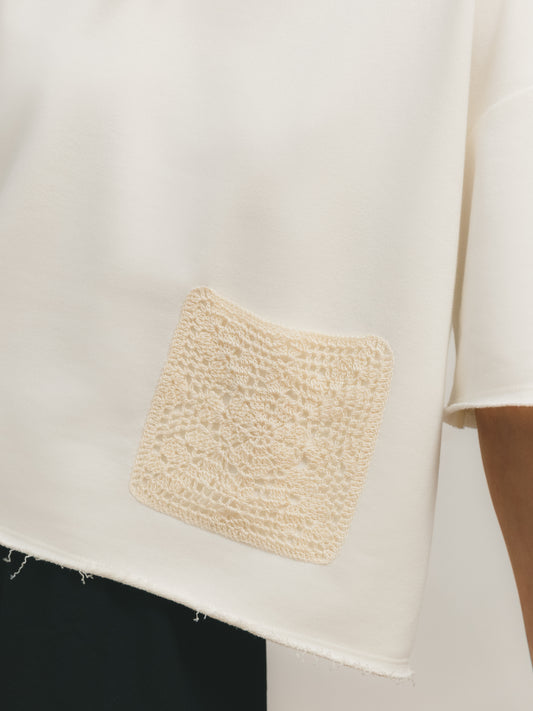 T-shirt Simple with crochet elements - Milk